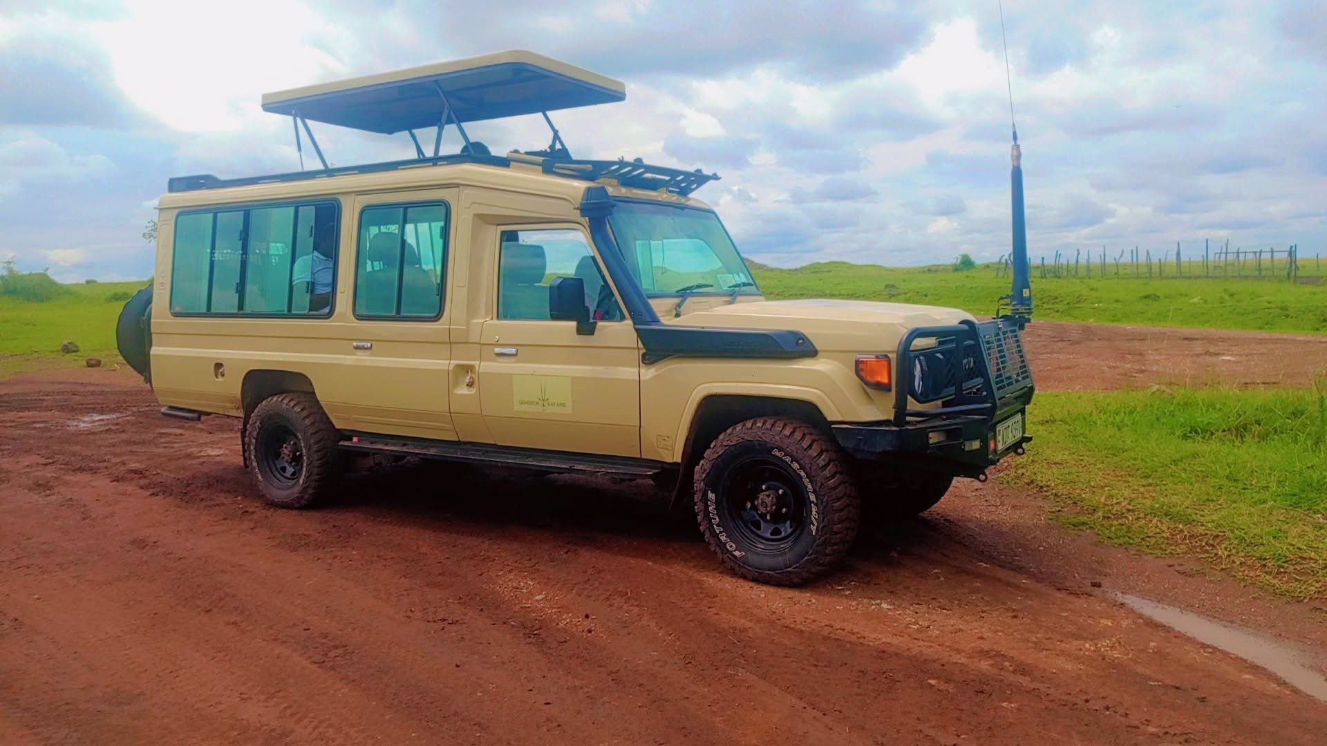 Gemsbok Safaris Land Cruiser on a Maasai Mara game drive